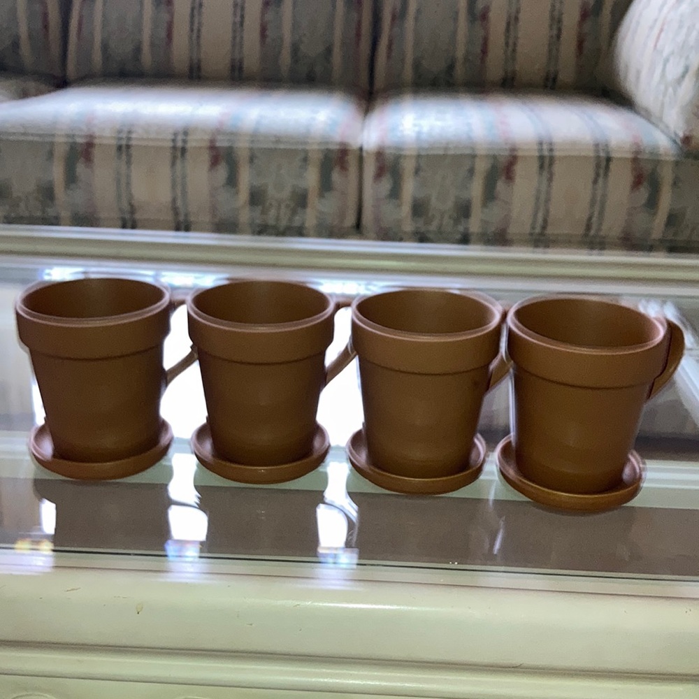 Set of Four Cups with Saucers
